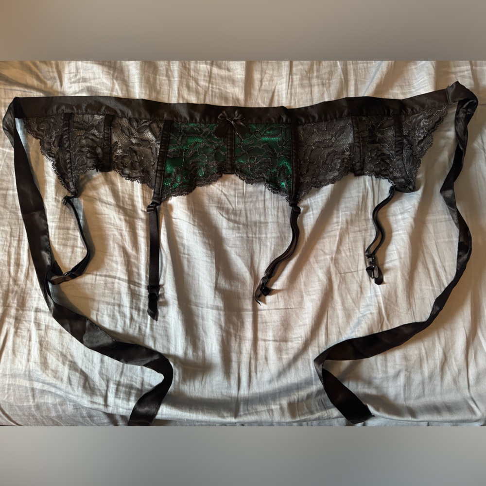 Victoria's Secret Black and Green Lace Garter Belt